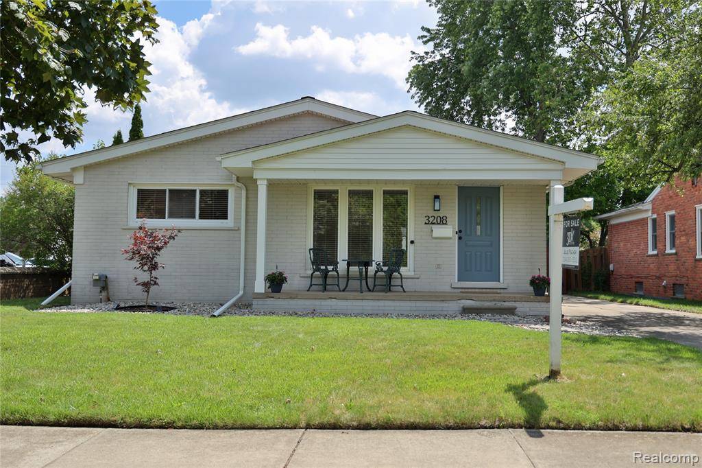Royal Oak, MI 48073,3208 Clawson Avenue