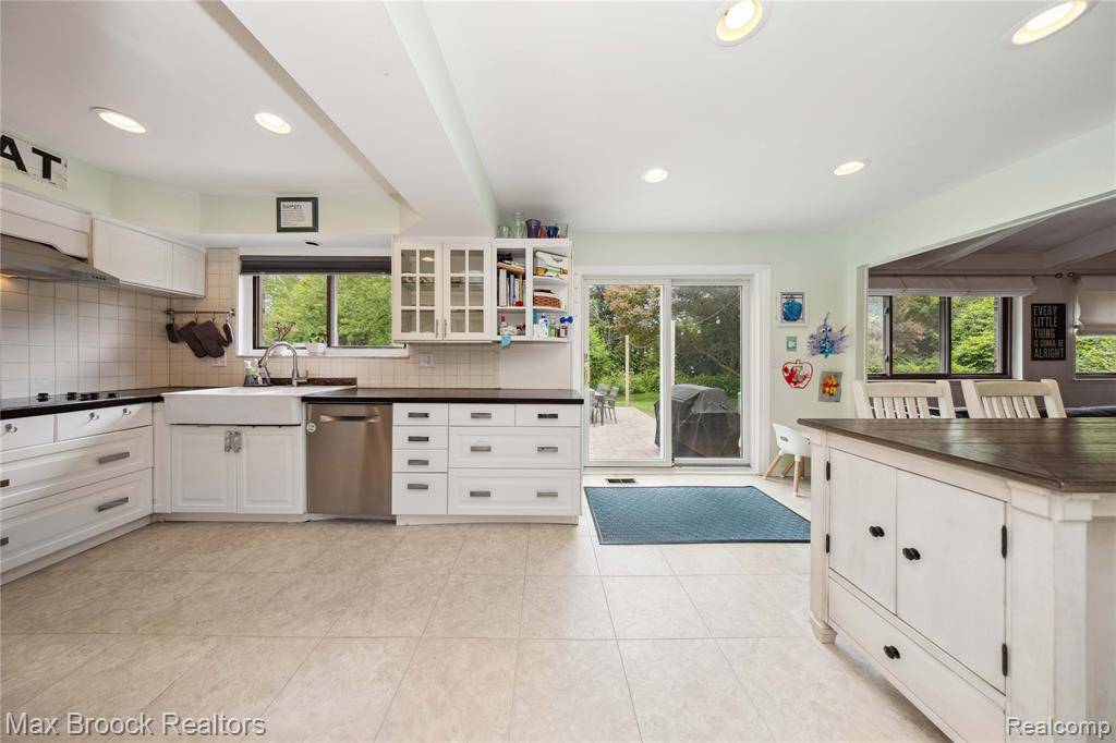West Bloomfield, MI 48324,6247 Carpathian Court