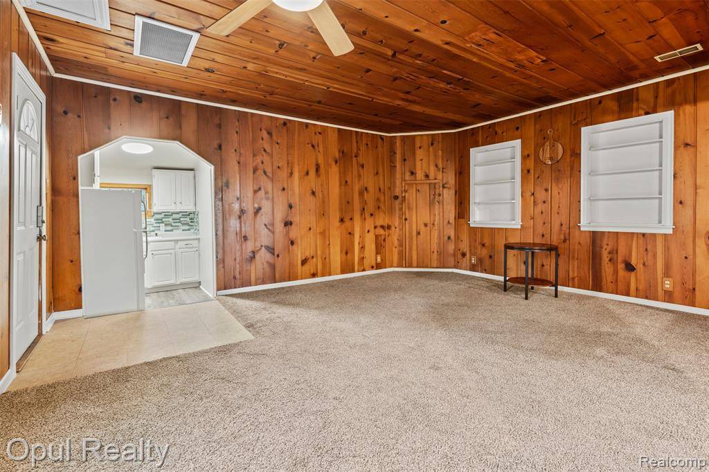 Pinckney, MI 48169,11134 PATTERSON LAKE Drive