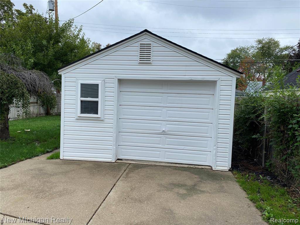 Dearborn Heights, MI 48125,5659 CLIPPERT Street