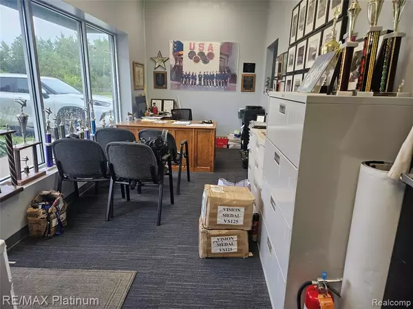Brighton, MI 48114,6936 Grand River Road