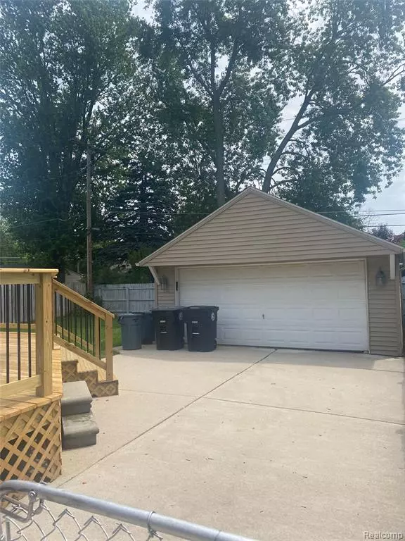 Livonia, MI 48150,9834 Brookfield Street