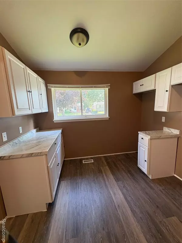 Inkster, MI 48141,29038 York Street