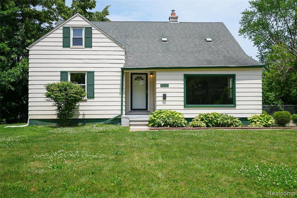 18997 Huntington Avenue, Harper Woods, MI 48225