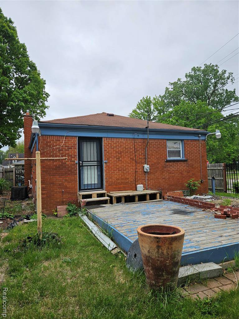 Detroit, MI 48219,22638 Chippewa Street