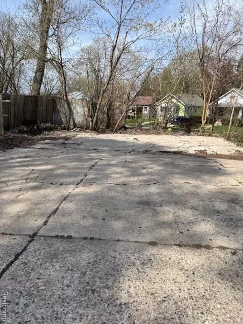 Pontiac, MI 48340,79 Blaine Avenue