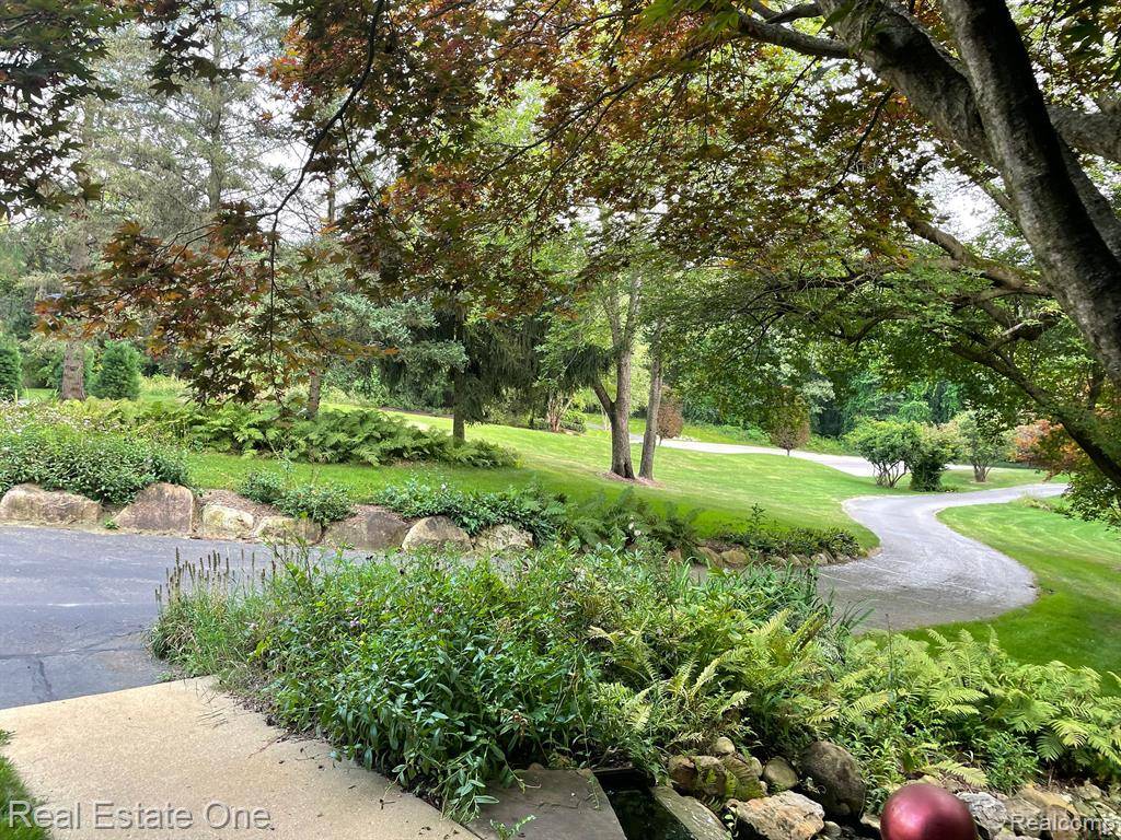 Milford, MI 48380,2862 FOXFIRE Drive