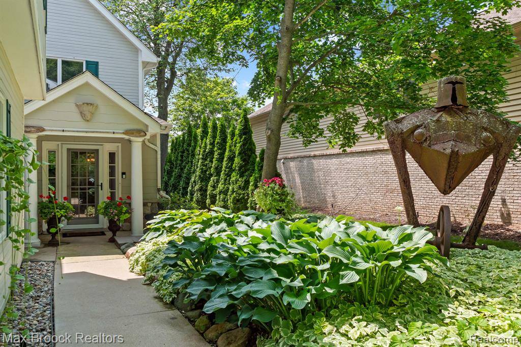 West Bloomfield, MI 48324,6847 Alden Drive