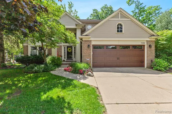 7320 Willow Oak Drive, West Bloomfield, MI 48324