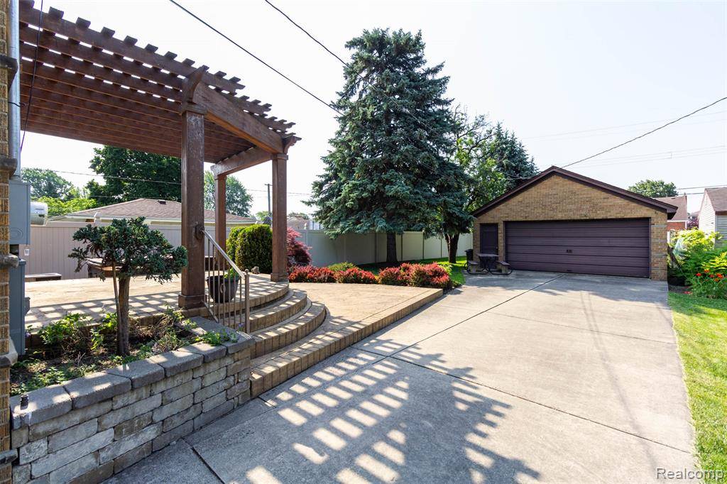Wyandotte, MI 48192,1565 Superior Boulevard
