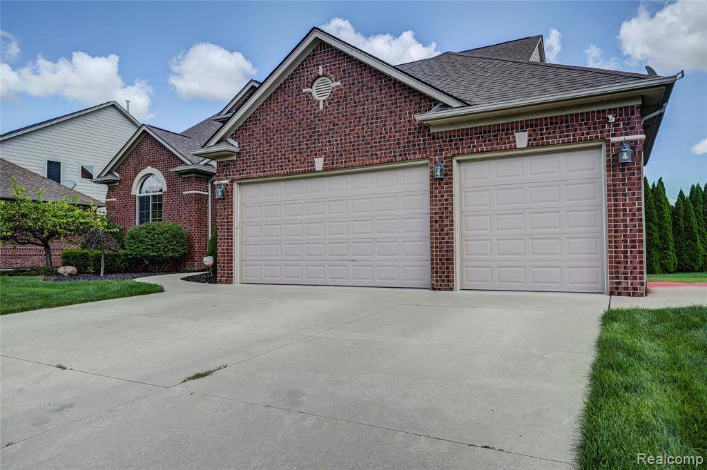 Macomb, MI 48044,16004 Moore Park Road