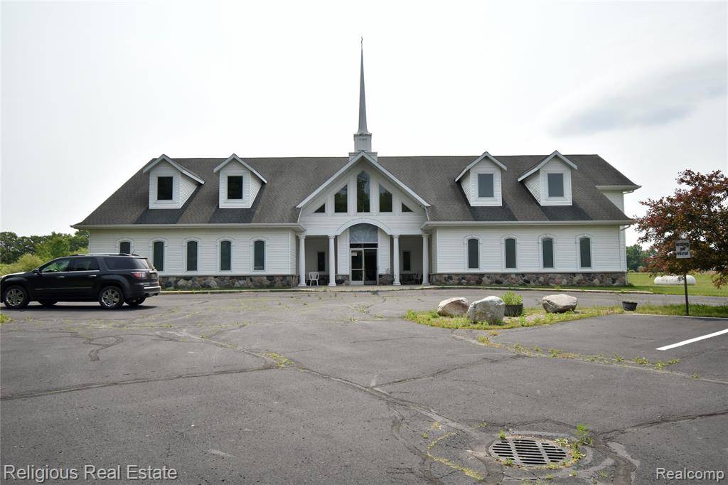 9537 S Clinton Trail, Eaton Rapids, MI 48827