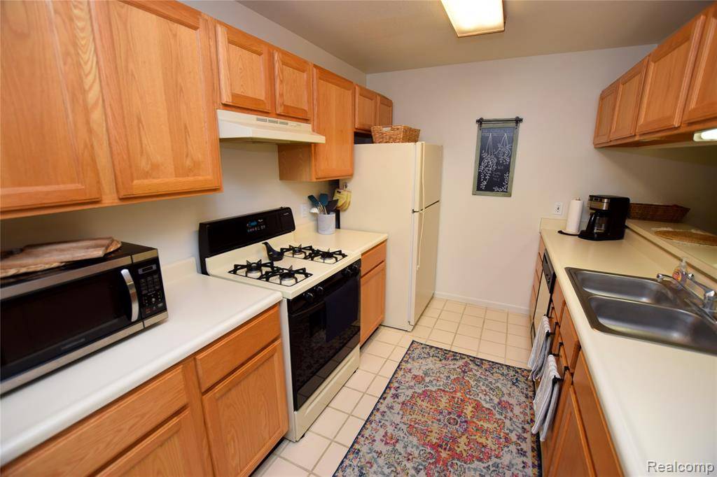 Fenton, MI 48430,12352 Saint Andrews Way