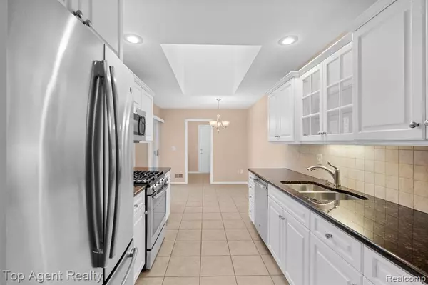 Shelby Twp, MI 48315,48607 Sutton Bay Court