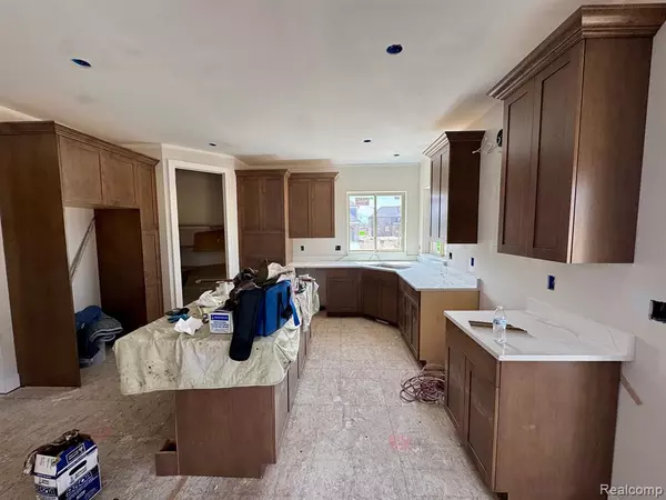 Macomb, MI 48042,50437 MISTWOOD Drive