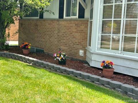 Saint Clair Shores, MI 48082,21530 Tanglewood Street