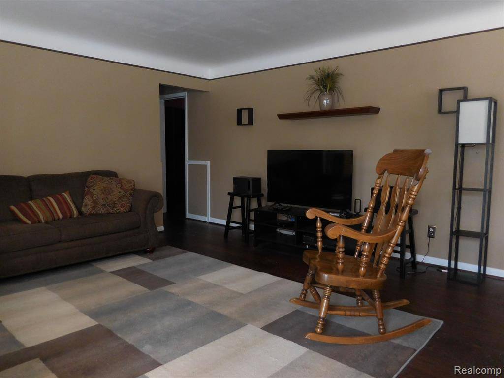 Saint Clair Shores, MI 48082,21530 Tanglewood Street