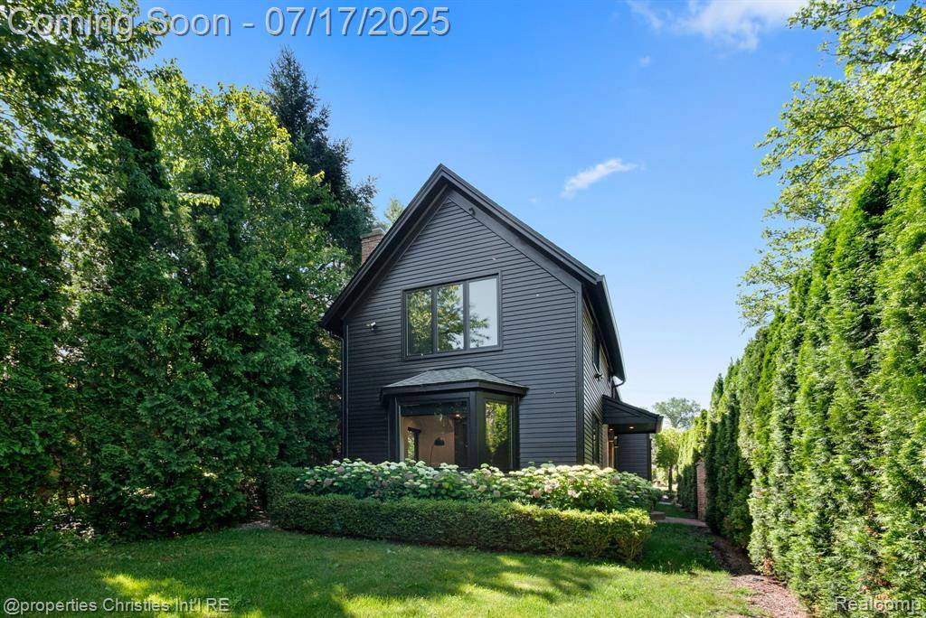 711 Maple Hill Lane, Birmingham, MI 48009