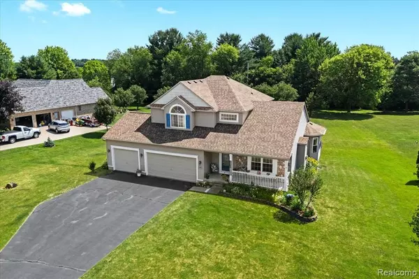 12366 Orchard Wood Drive, Fenton, MI 48430