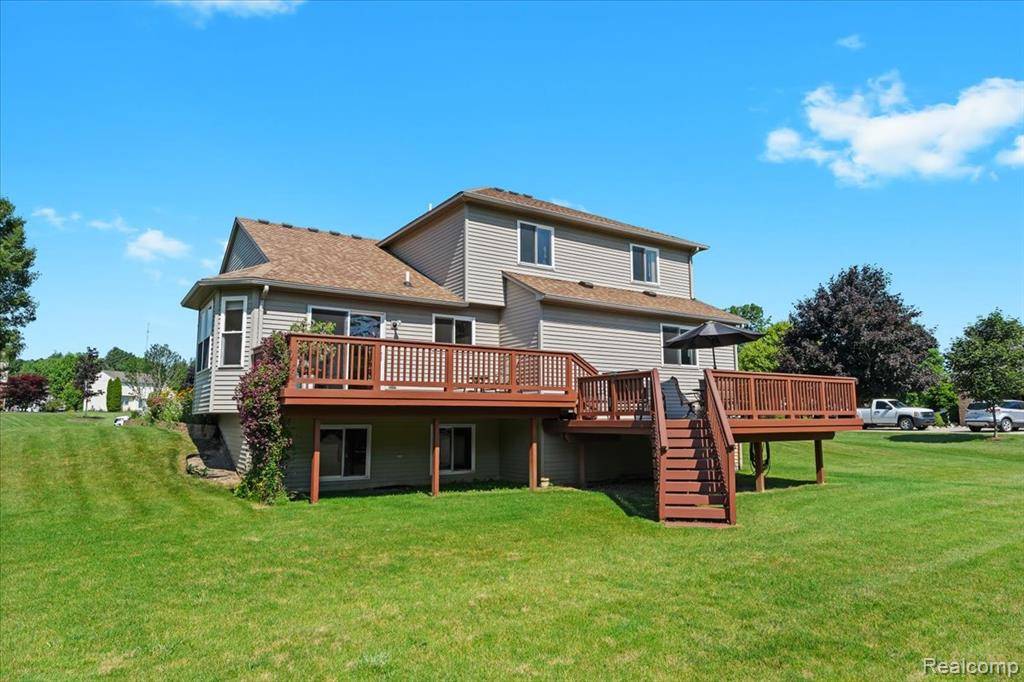 Fenton, MI 48430,12366 Orchard Wood Drive