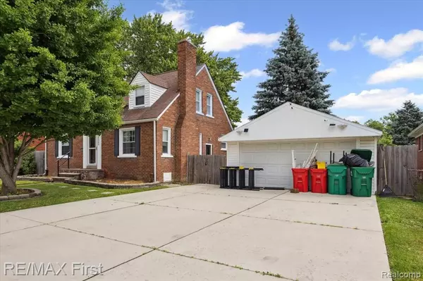Eastpointe, MI 48021,24360 Grove Avenue
