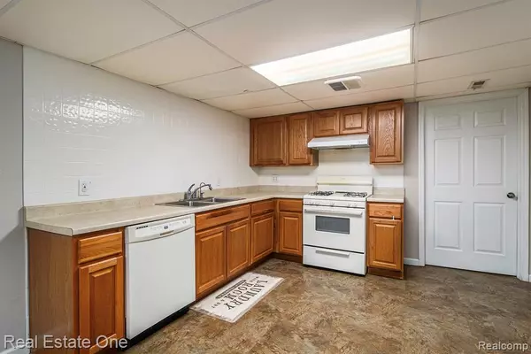 Troy, MI 48083,2579 Parasol Dr