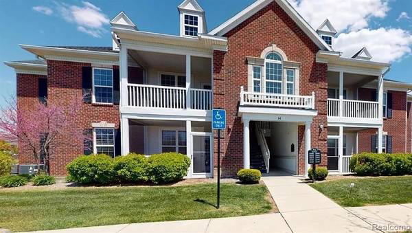 1030 W Summerfield Glen Circle, Ann Arbor, MI 48103