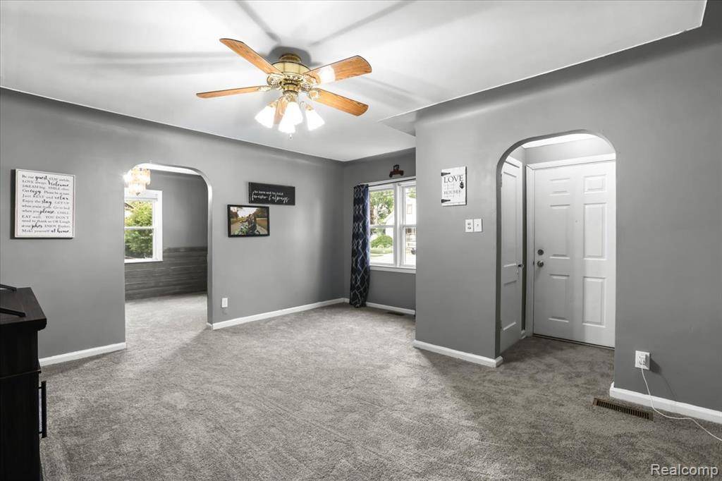 Roseville, MI 48066,27275 Maple Street