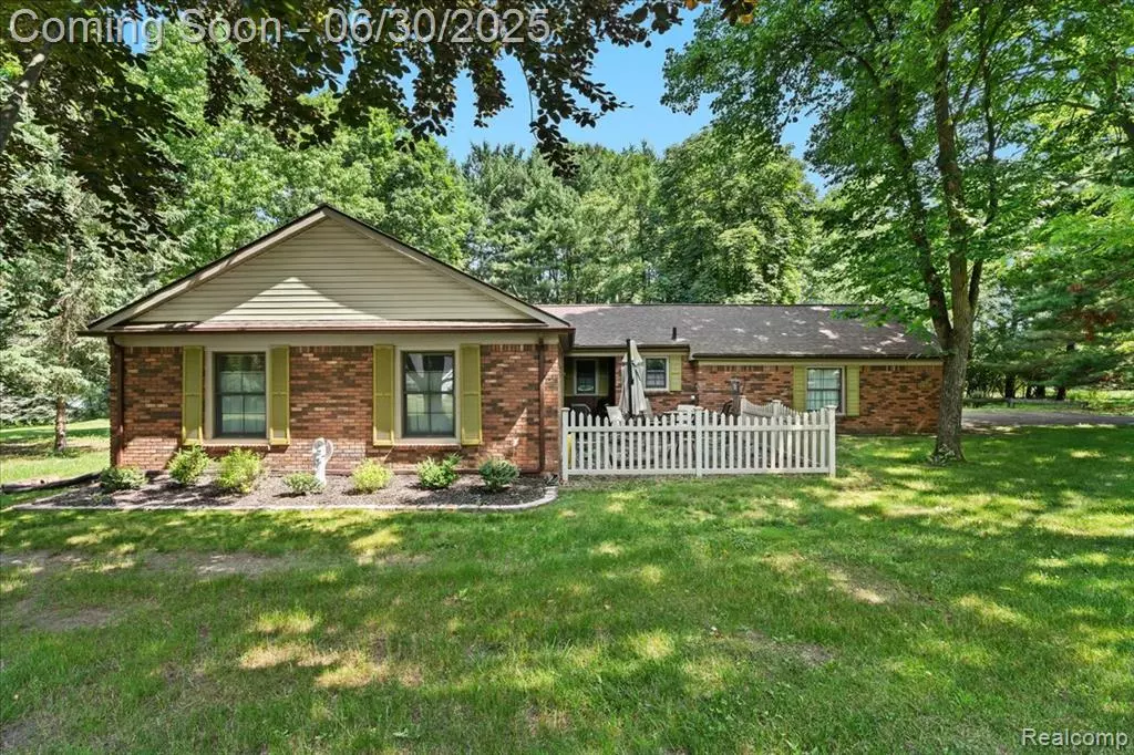 Fenton, MI 48430,7248 Parkwood Drive