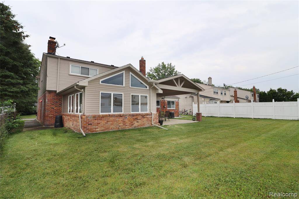 Dearborn Heights, MI 48127,739 Kinloch Street