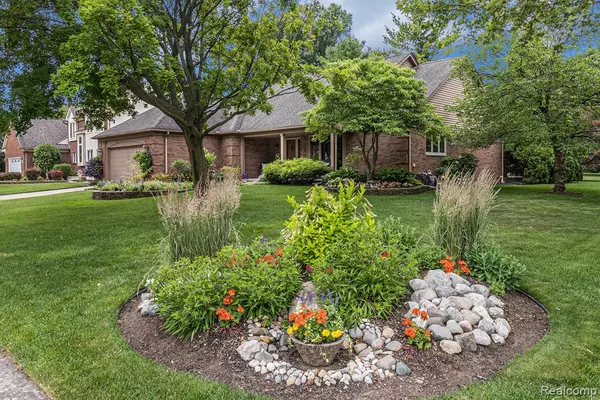 5131 Standish Drive, Troy, MI 48085