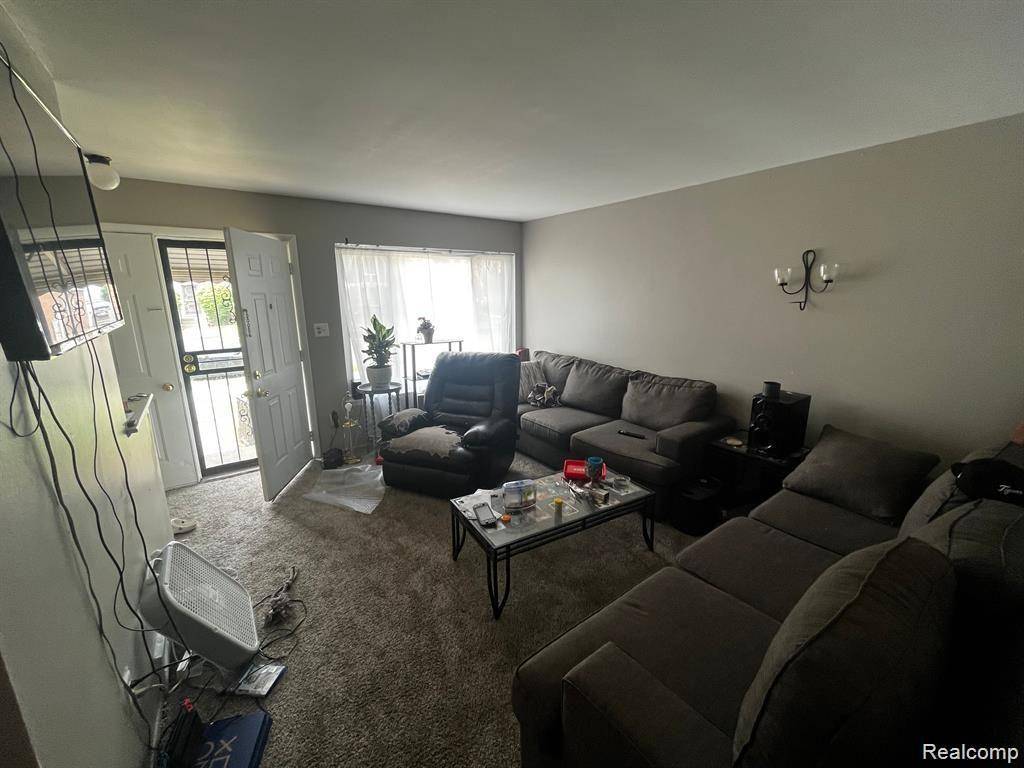 Detroit, MI 48221,16816 PINEHURST Street