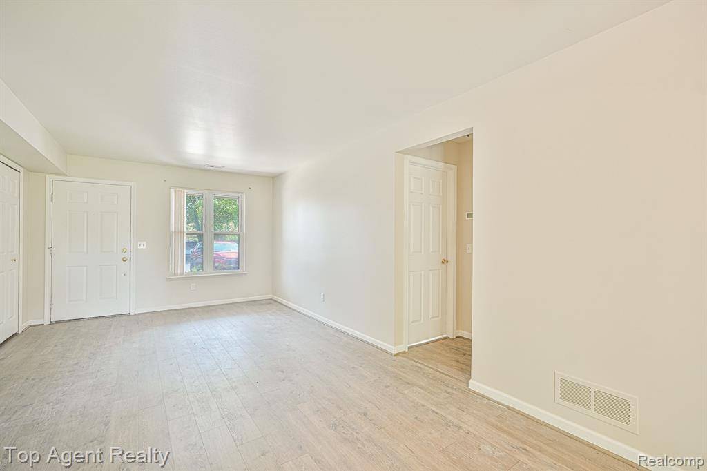Rochester Hills, MI 48307,1676 CLEMENS Circle