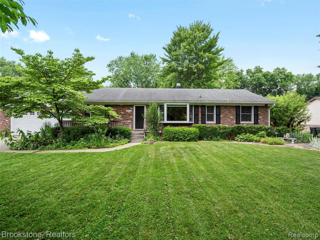 2830 Harrington Road, Rochester Hills, MI 48307