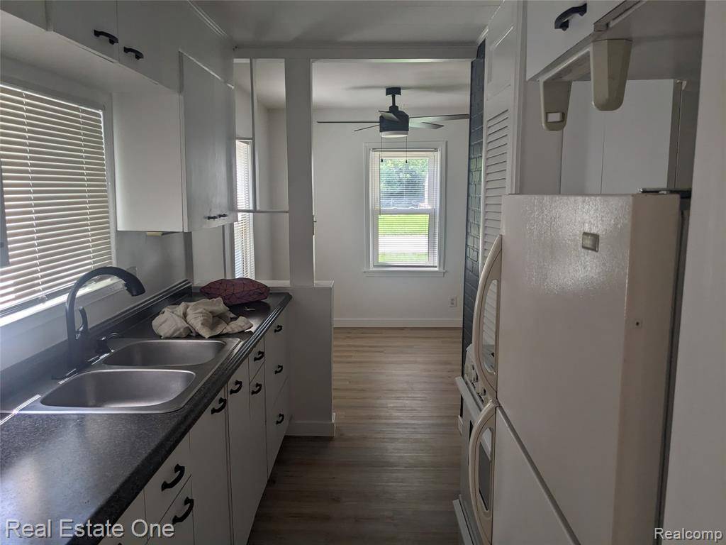 Farmington Hills, MI 48336,22740 ALBION E Avenue
