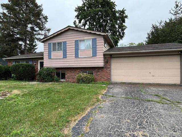 2736 RAVENGLASS Road, Waterford, MI
