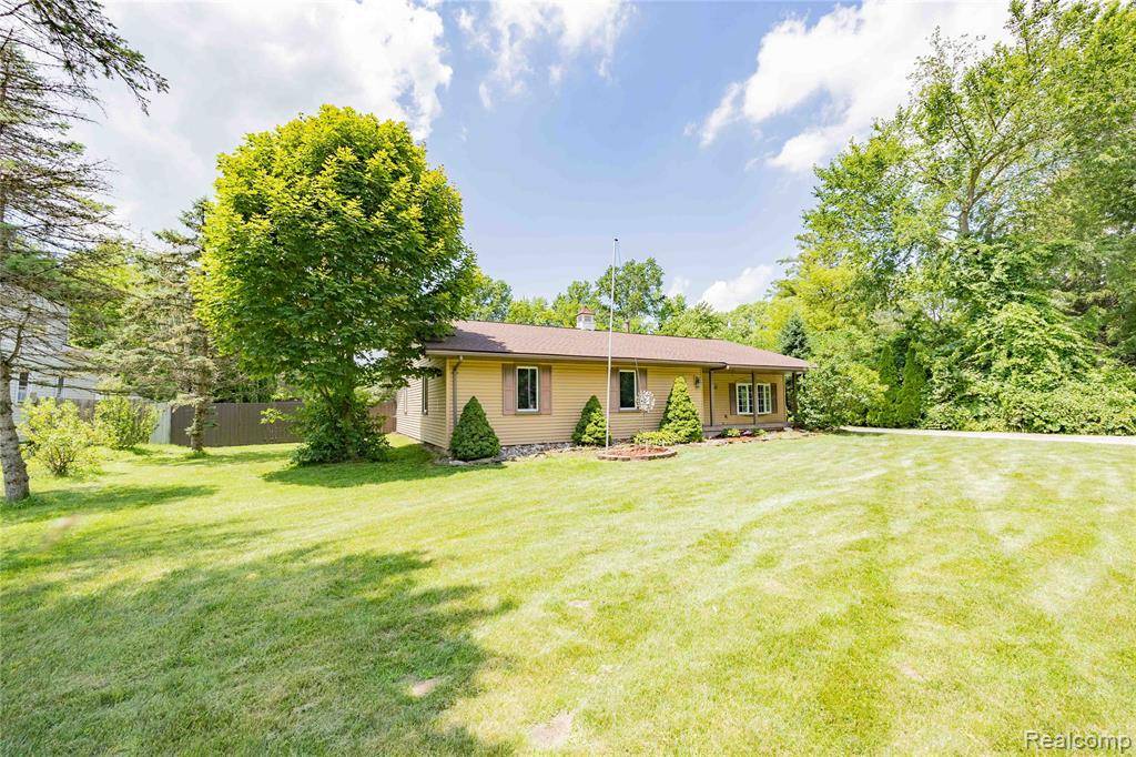 New Boston, MI 48164,21128 Middlebelt Road