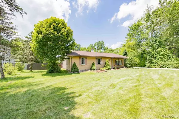 New Boston, MI 48164,21128 Middlebelt Road