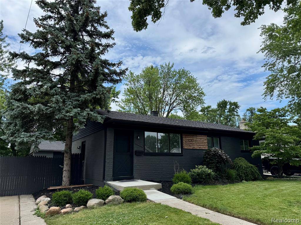 Saint Clair Shores, MI 48082,22909 Garfield Street