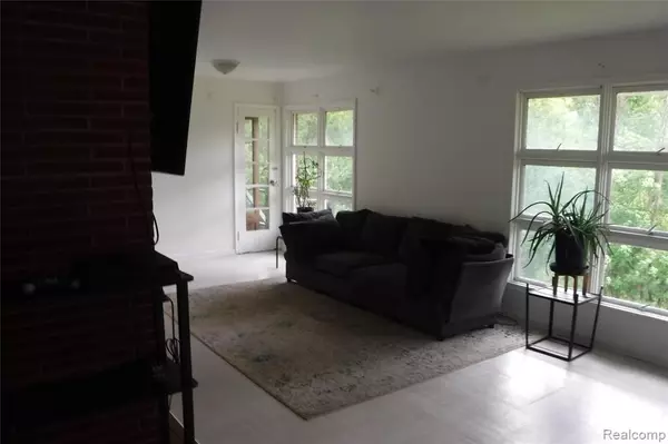 Southfield, MI 48033,25135 Coral Gables Street