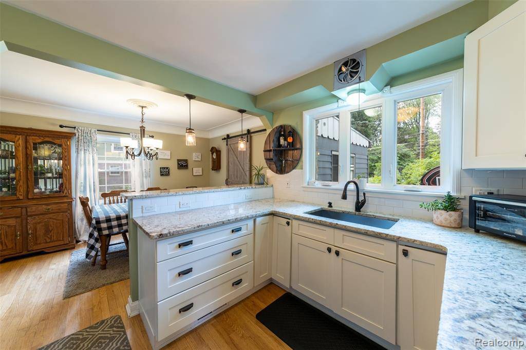Canton, MI 48150,31718 W Chicago Street