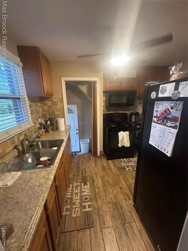Detroit, MI 48213,12719 Promenade Street