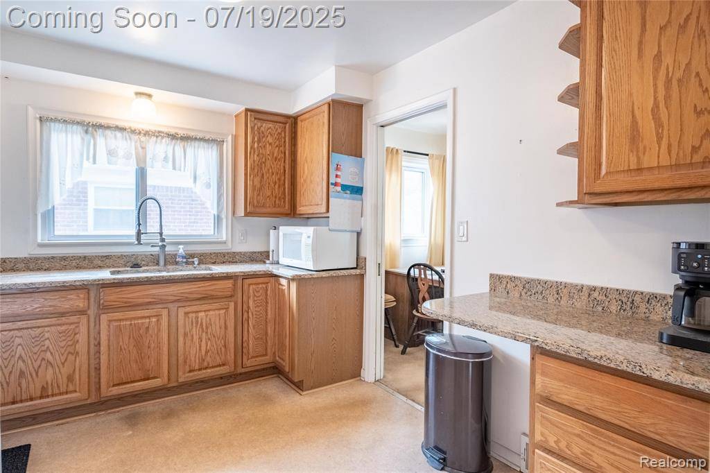 Redford, MI 48239,15654 Denby