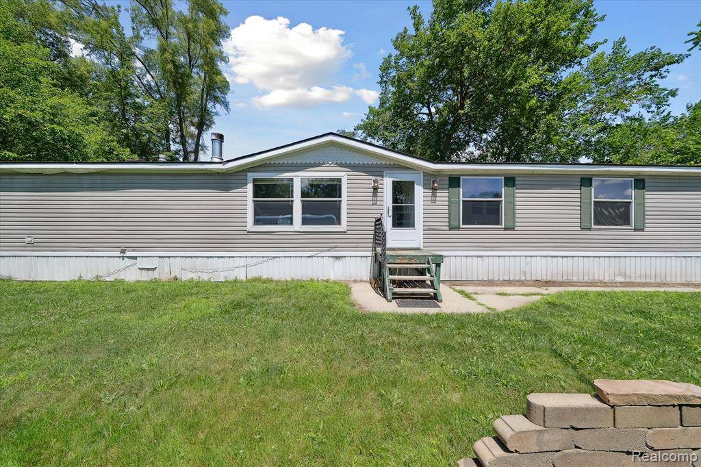 142 Cherry lane E Cherry lane Lane, Belleville, MI 48111