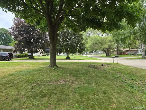 Clinton Twp, MI 48035,22024 Lester Street