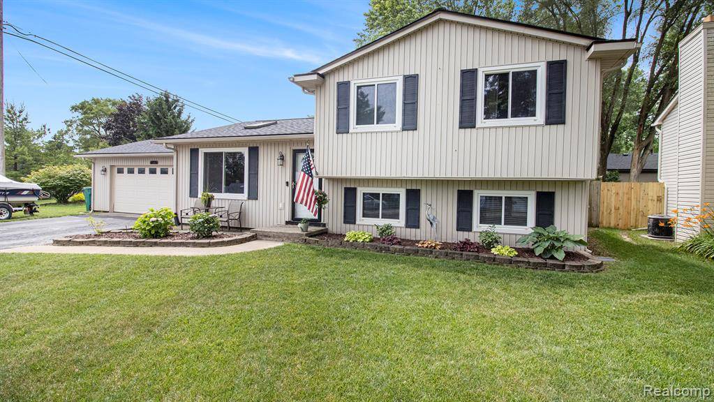 Oxford, MI 48371,1875 Lakesview Drive