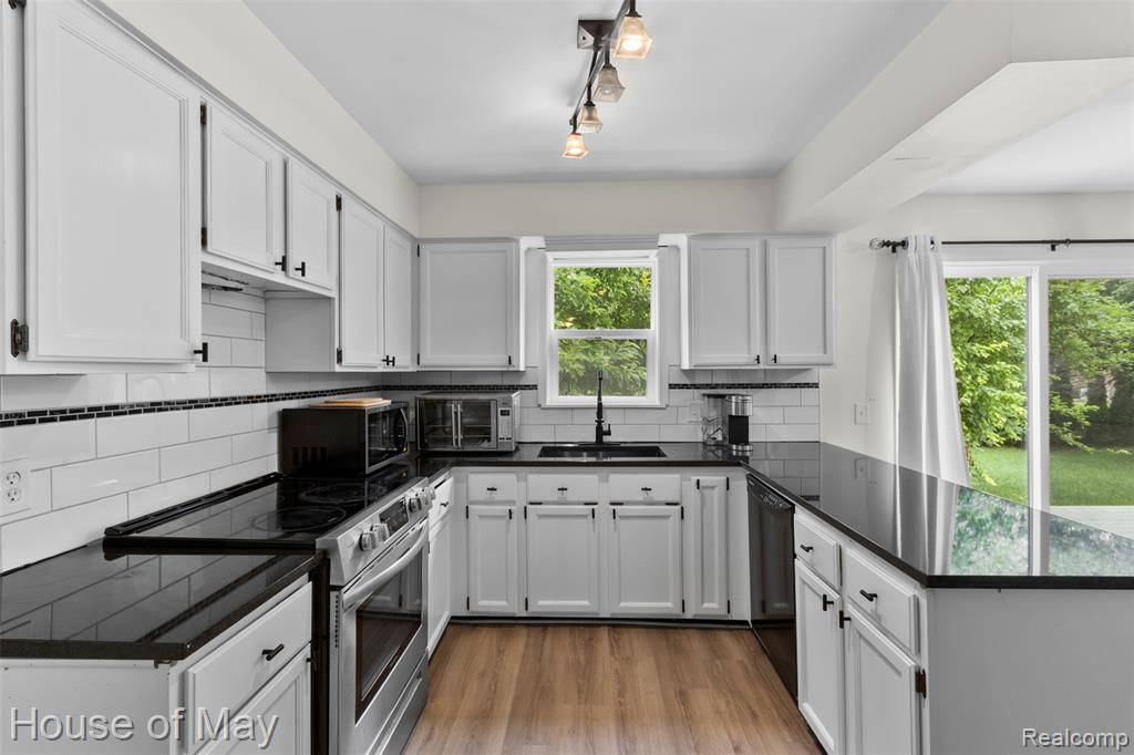 Farmington, MI 48335,37829 Stableview Drive