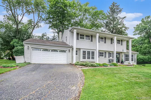 Farmington Hills, MI 48334,30176 Pipers Lane Court