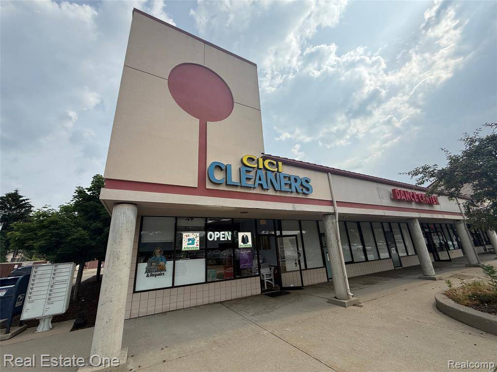 829 E Auburn Road, Rochester Hills, MI 48307