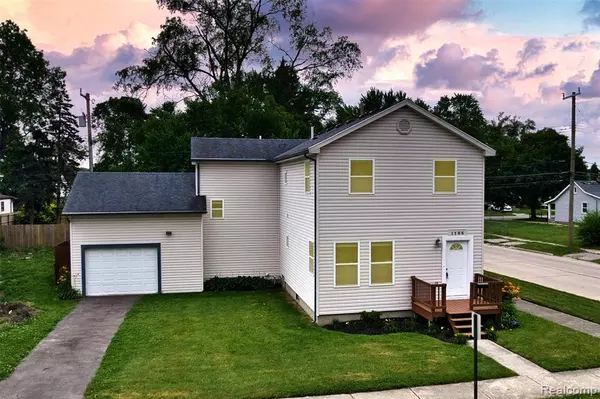 1106 E Hayes Avenue, Hazel Park, MI 48030